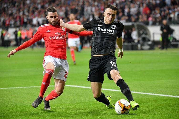 关于精彩纷呈：法兰克福主场大胜霍芬海姆确保保级的信息