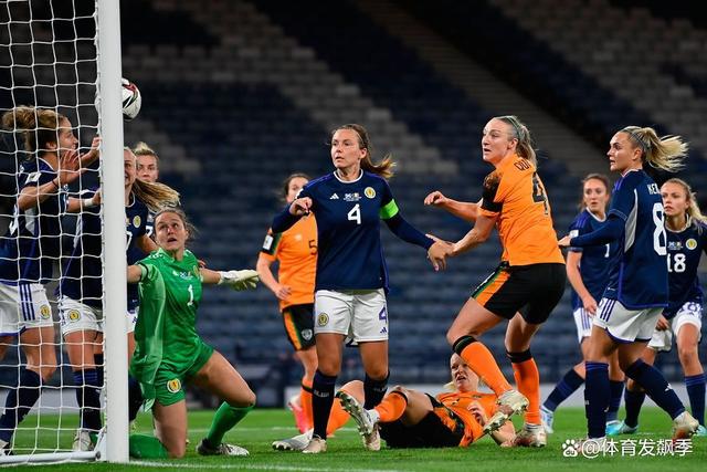 挪威女足队员赛后埋怨主裁判判罚不公 挪威女足队员赛后埋怨主裁判判罚不公