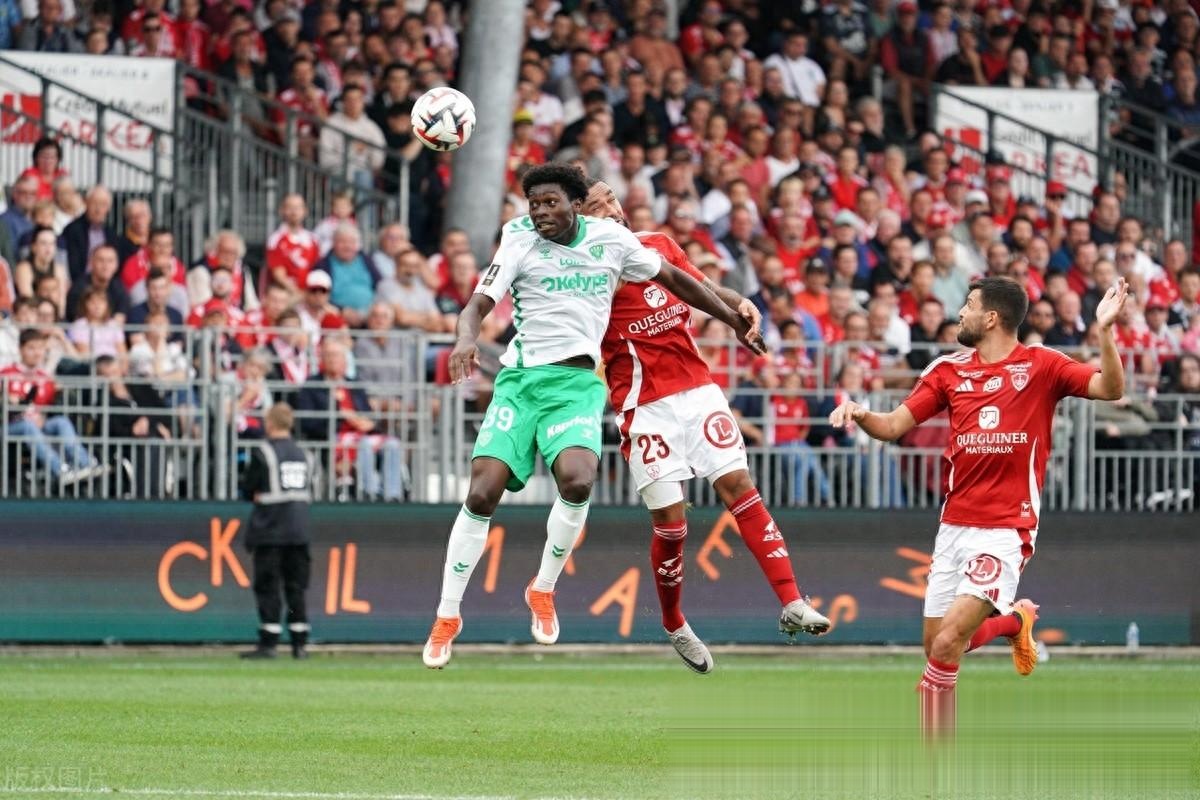 圣埃蒂安士气高涨,希望在法甲竞争中脱颖而出 圣埃蒂安士气高涨,希望在法甲竞争中脱颖而出