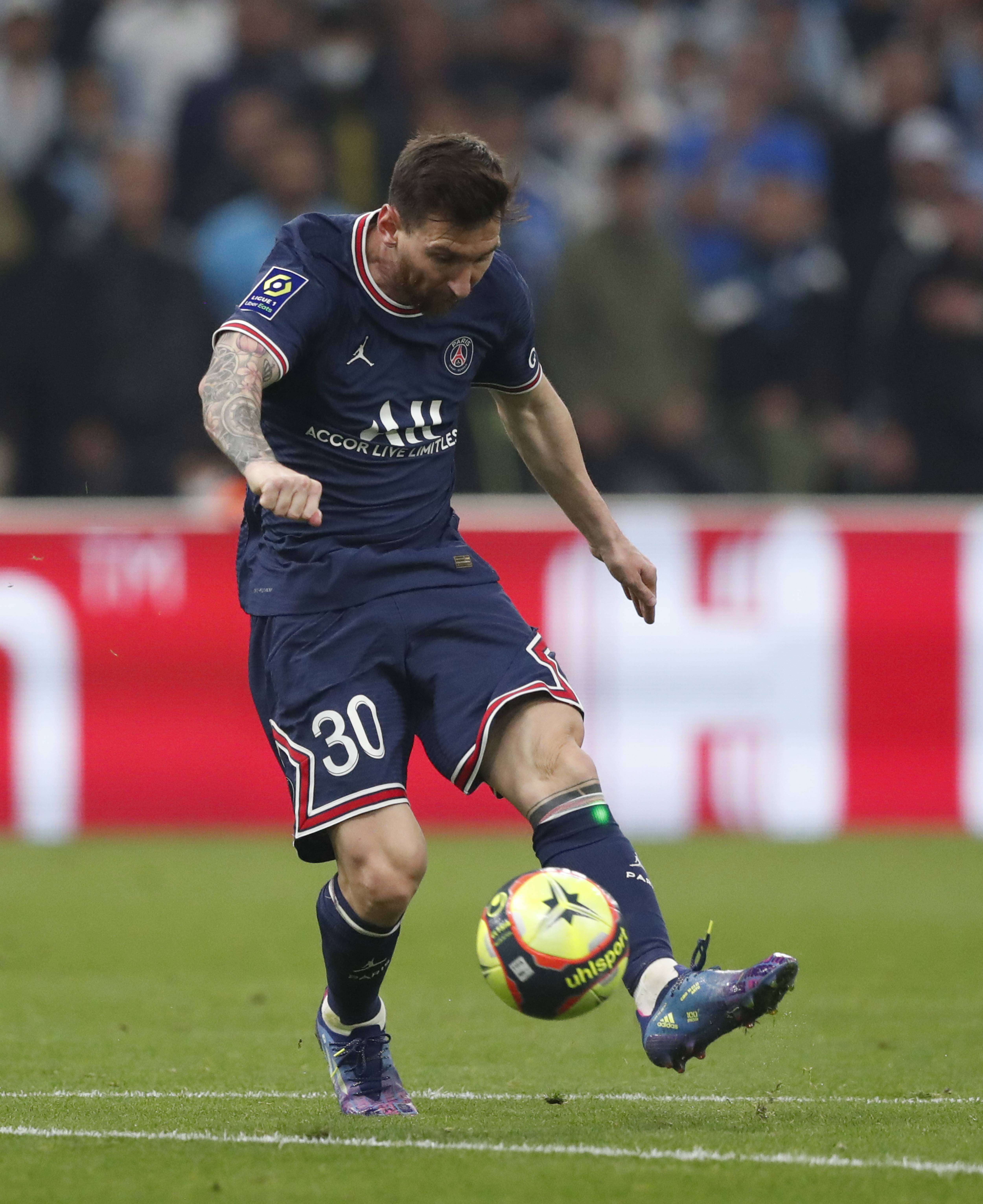 包含巴黎圣日耳曼客场战平马赛，难分胜负的词条