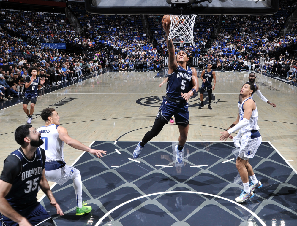 魔术时刻！东契奇领导独行侠逆转魔术拿下胜利的简单介绍