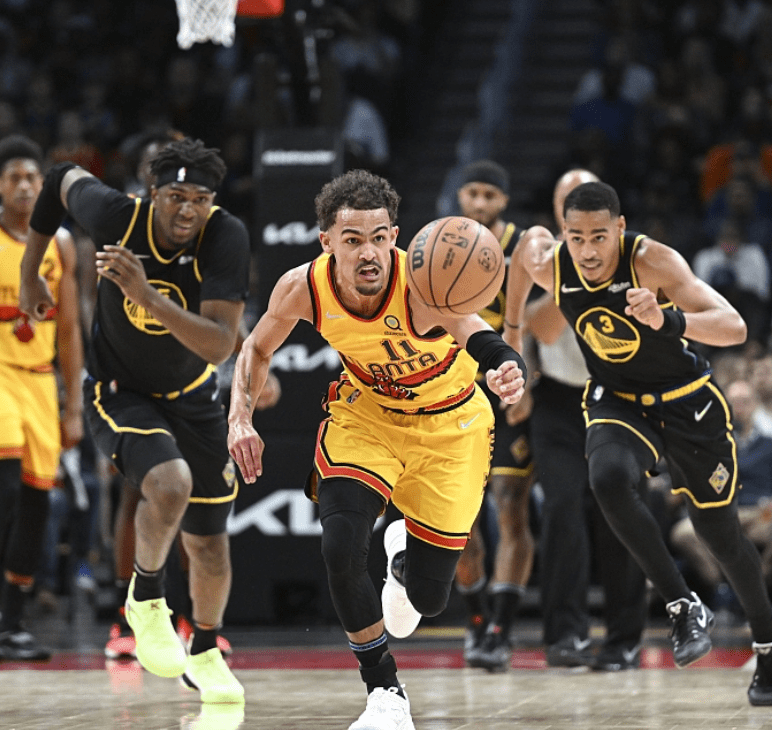 青岛队逆转上海队，克莱统治全场